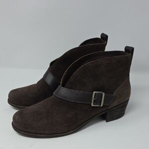 UGG Women's Wright Belted Ankle Elegant Brown Suede Ankle Boots Size 11